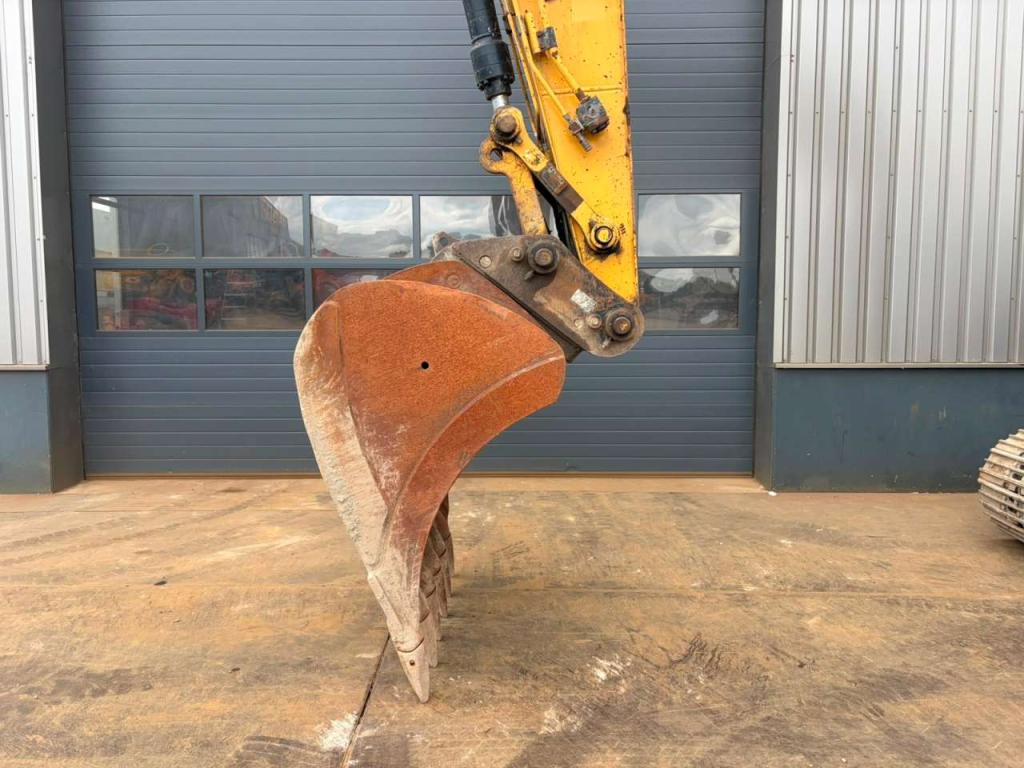 Caterpillar 320GC Photo 9
