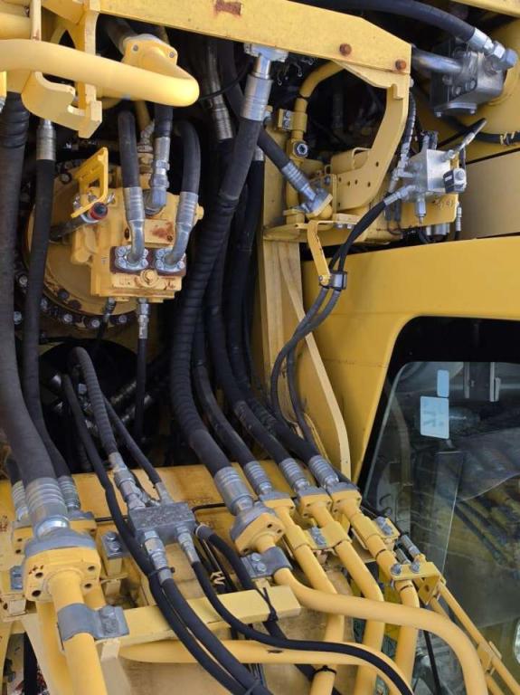 Komatsu PC360LC10 Photo 14