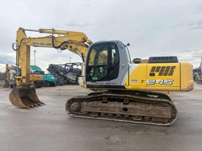New Holland E245 en vente par BESSEGA SAS di Bessega & C.