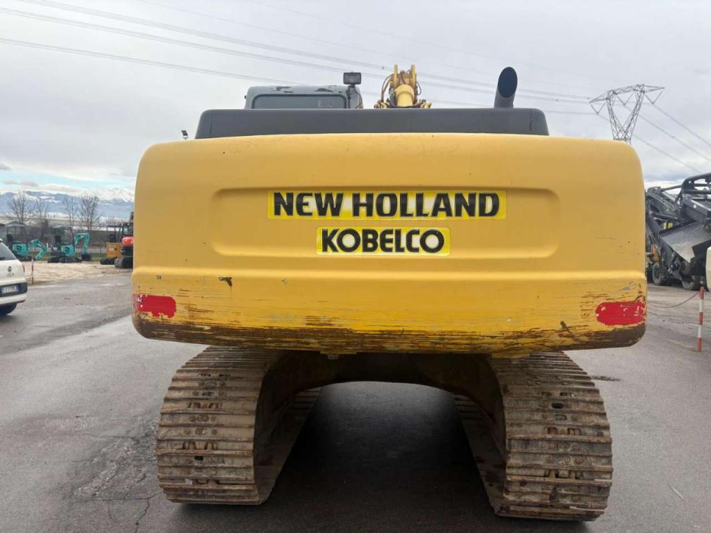 New Holland E245 Photo 4