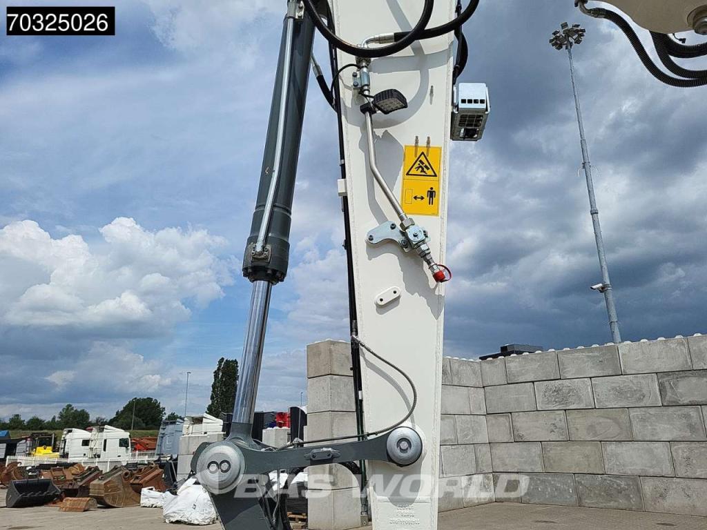 Liebherr R924 LC Photo 18