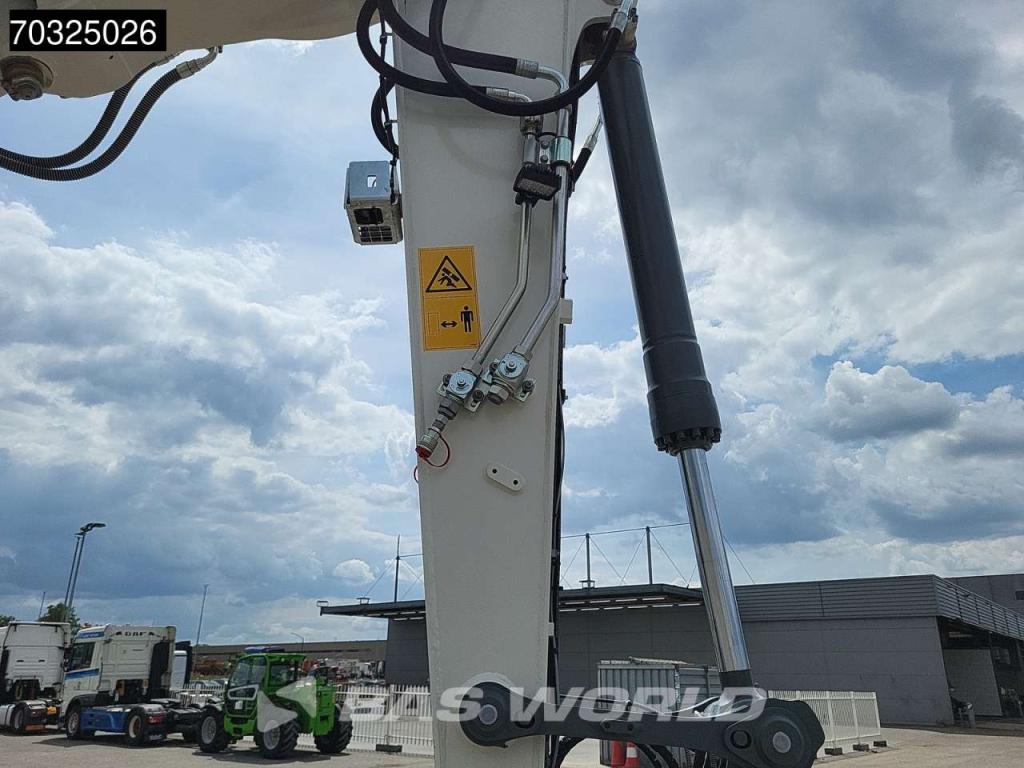 Liebherr R924 LC Photo 19