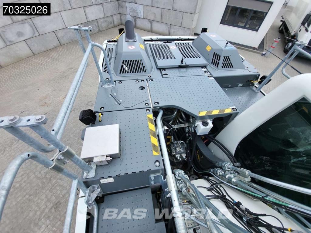 Liebherr R924 LC Photo 24