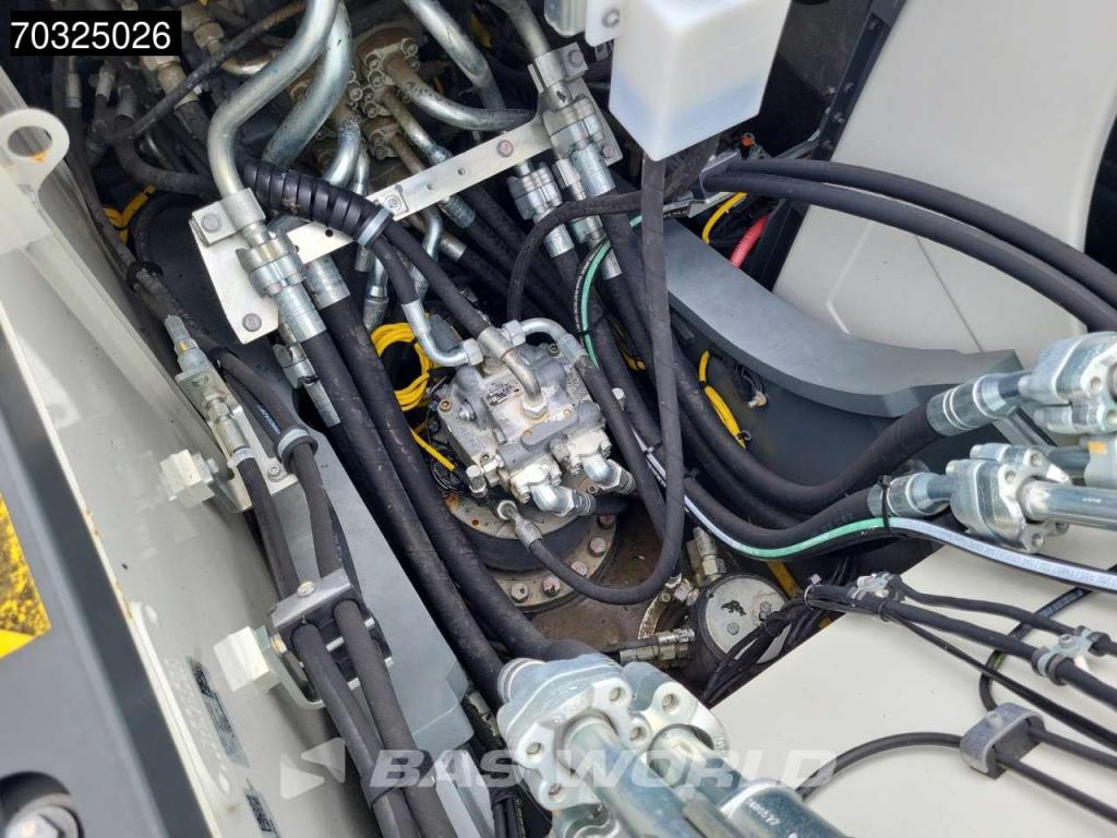 Liebherr R924 LC Photo 28