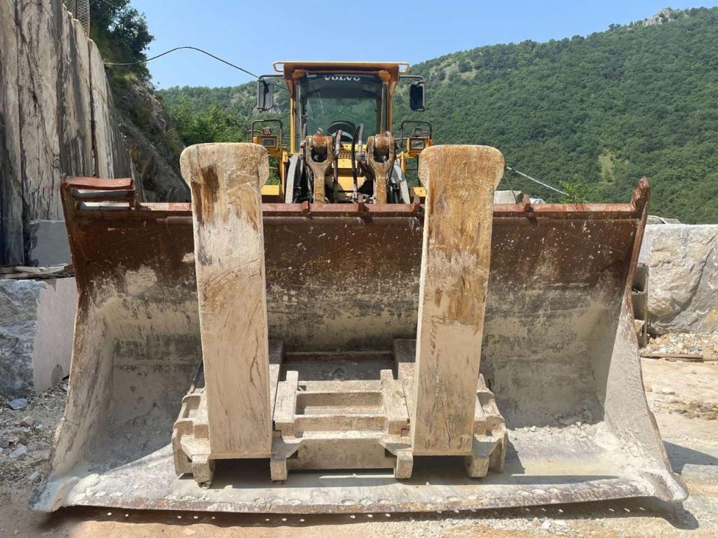 Volvo L 330 E Photo 3