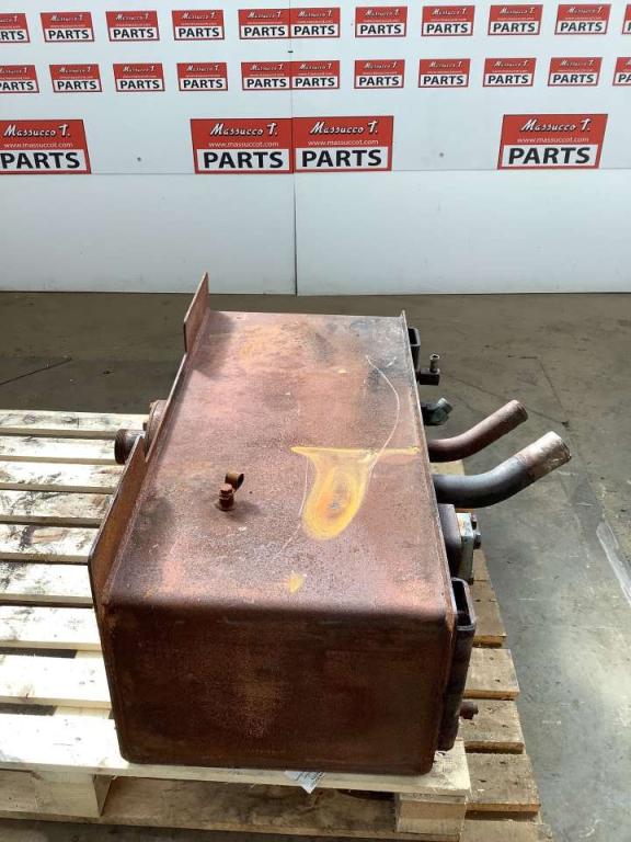 Réservoir de huile pour Caterpillar 924G Photo 4