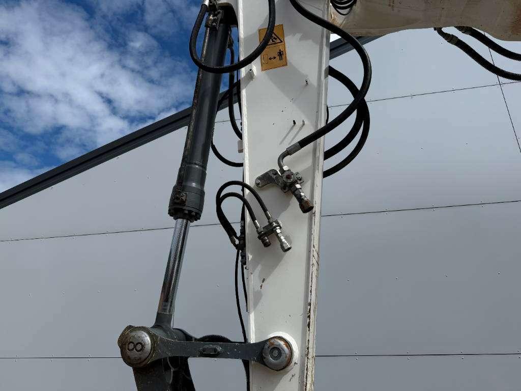 Liebherr R922LC - 2 Buckets Included / Automatic Greasing Photo 19