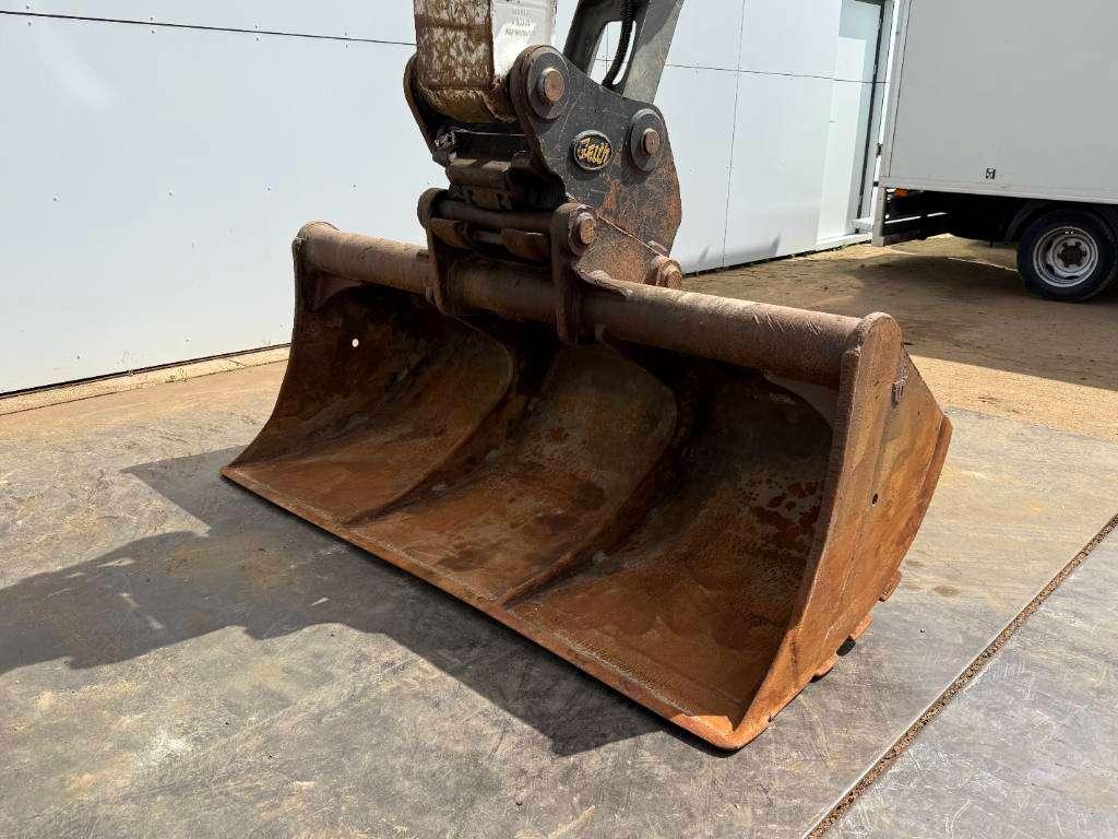 Liebherr R922LC - 2 Buckets Included / Automatic Greasing Photo 20