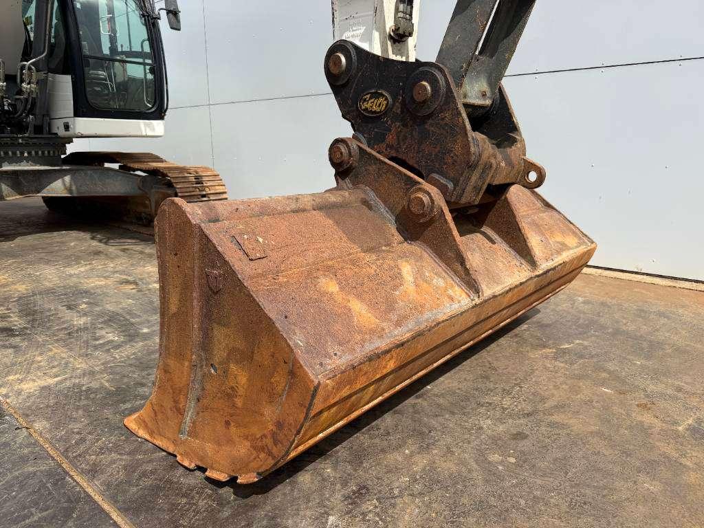 Liebherr R922LC - 2 Buckets Included / Automatic Greasing Photo 21