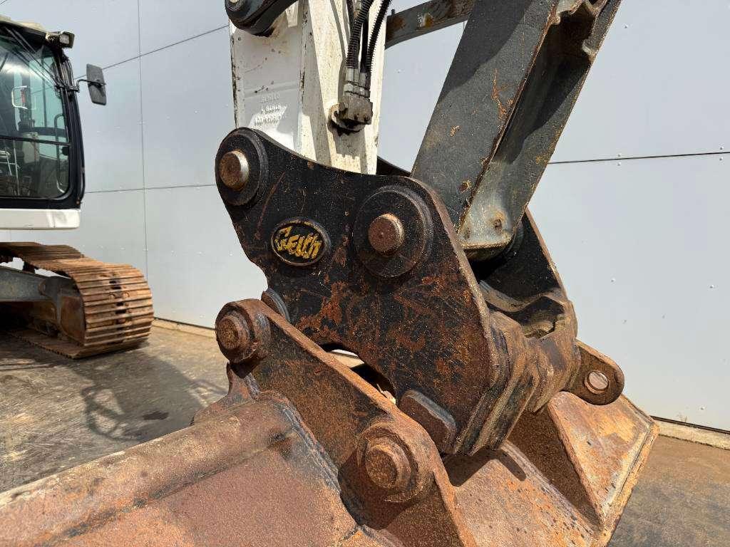 Liebherr R922LC - 2 Buckets Included / Automatic Greasing Photo 24