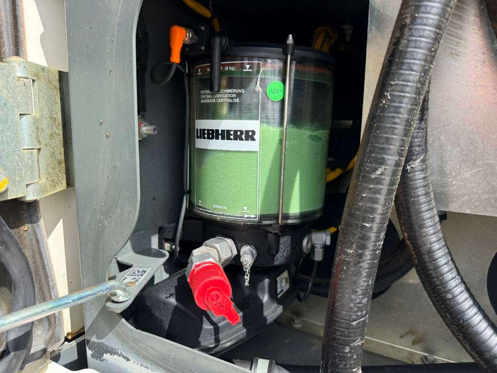 Liebherr R922LC - 2 Buckets Included / Automatic Greasing Photo 30