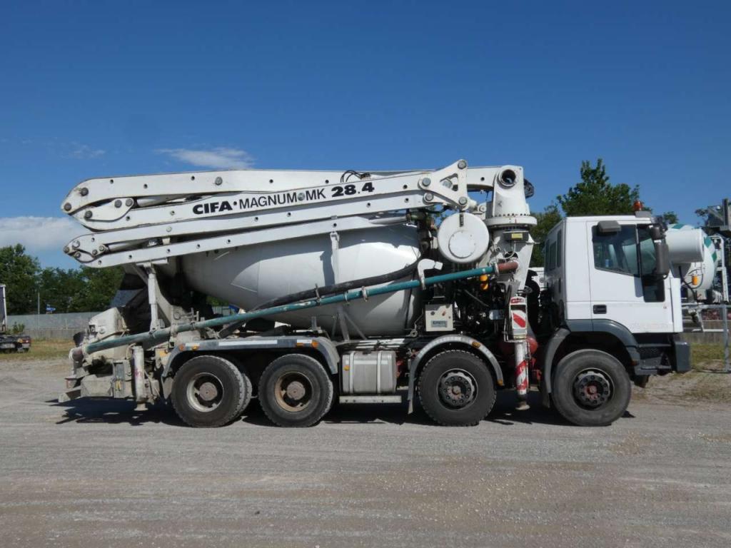 Iveco EEUROTRAKKER 410E44H Photo 2