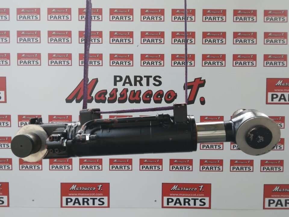 Vérin lame frontale pour Hitachi ZX135-5 Photo 1