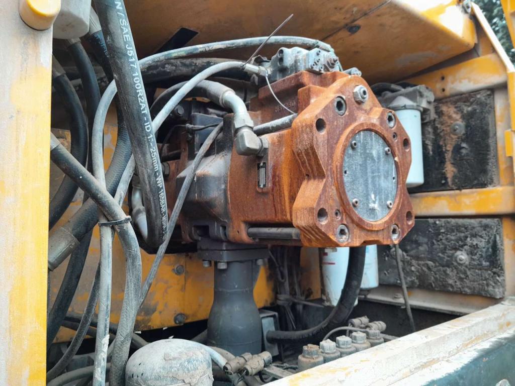 Volvo EC700B LC Photo 10