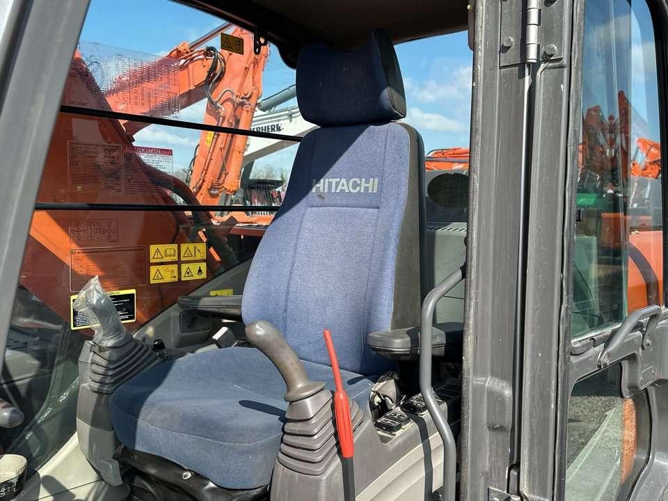 Hitachi ZX280LCN-3 Photo 12