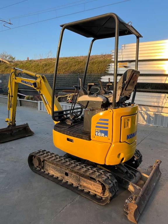 Komatsu PC16R-3HS Photo 4