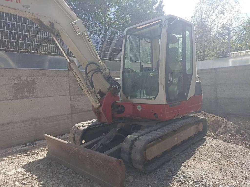 Takeuchi TB 250 Photo 2