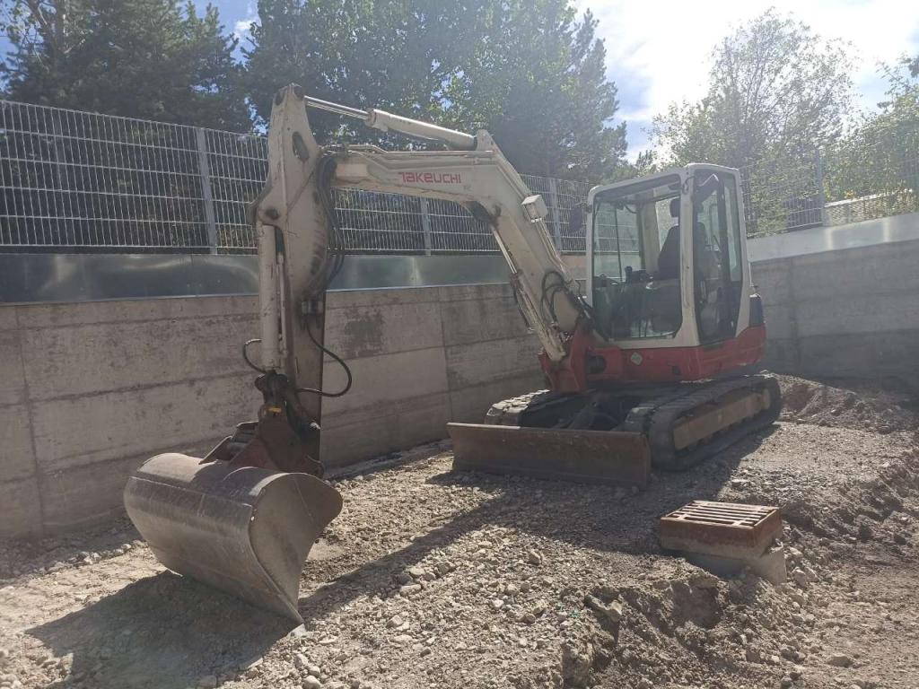 Takeuchi TB 250 Photo 3