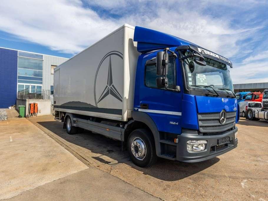 Mercedes-Benz ATEGO 1524 L + DHOLLANDIA 2T. Photo 2