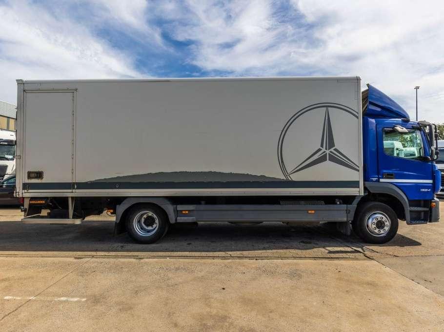 Mercedes-Benz ATEGO 1524 L + DHOLLANDIA 2T. Photo 3