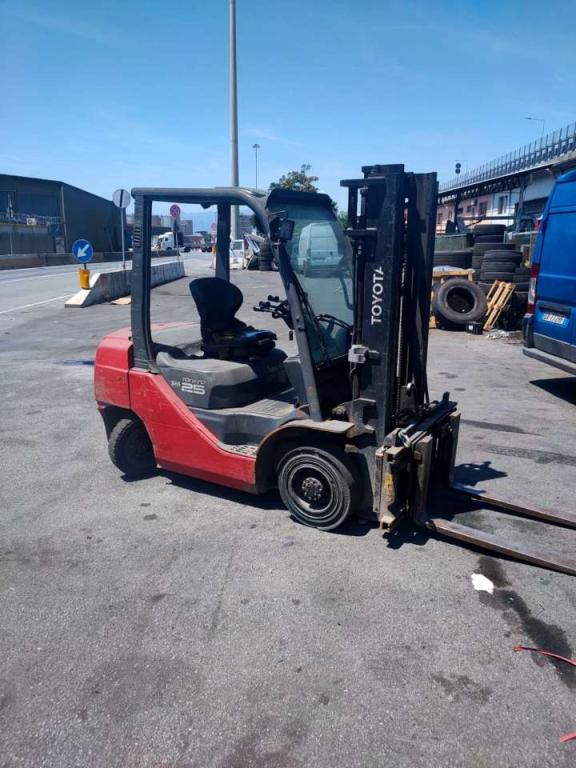 Toyota 02-8FDF25 Photo 4