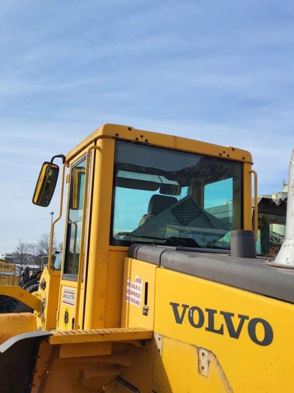 Volvo cabin 33369 for Volvo L110E Photo 3