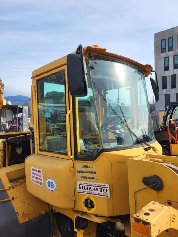 Volvo cabin 33369 for Volvo L110E Photo 4