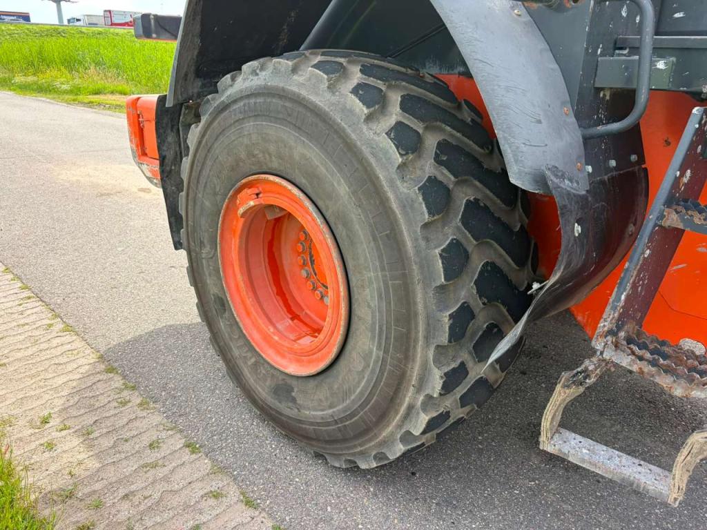 Hitachi ZW220-5B Photo 13