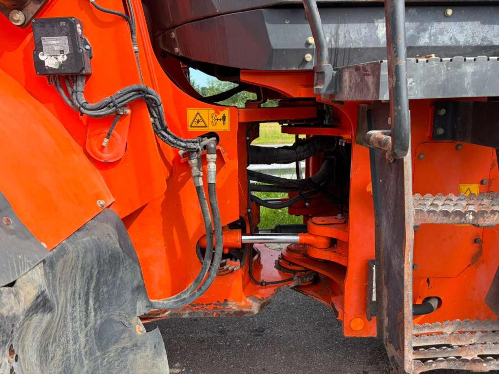 Hitachi ZW220-5B Photo 23