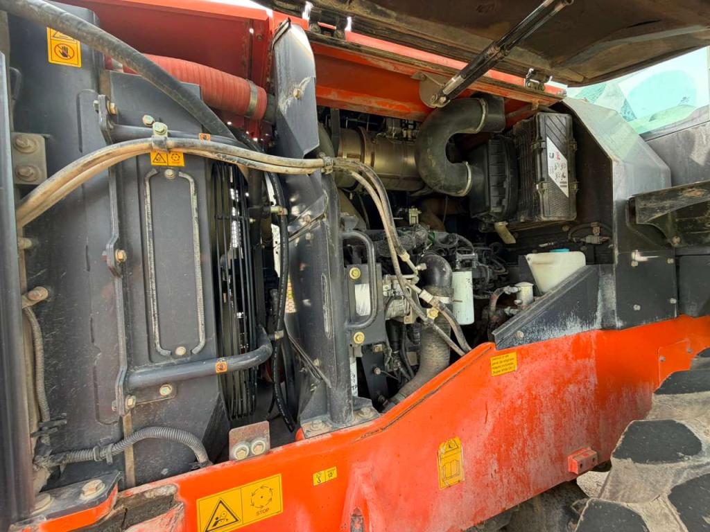 Hitachi ZW220-5B Photo 24