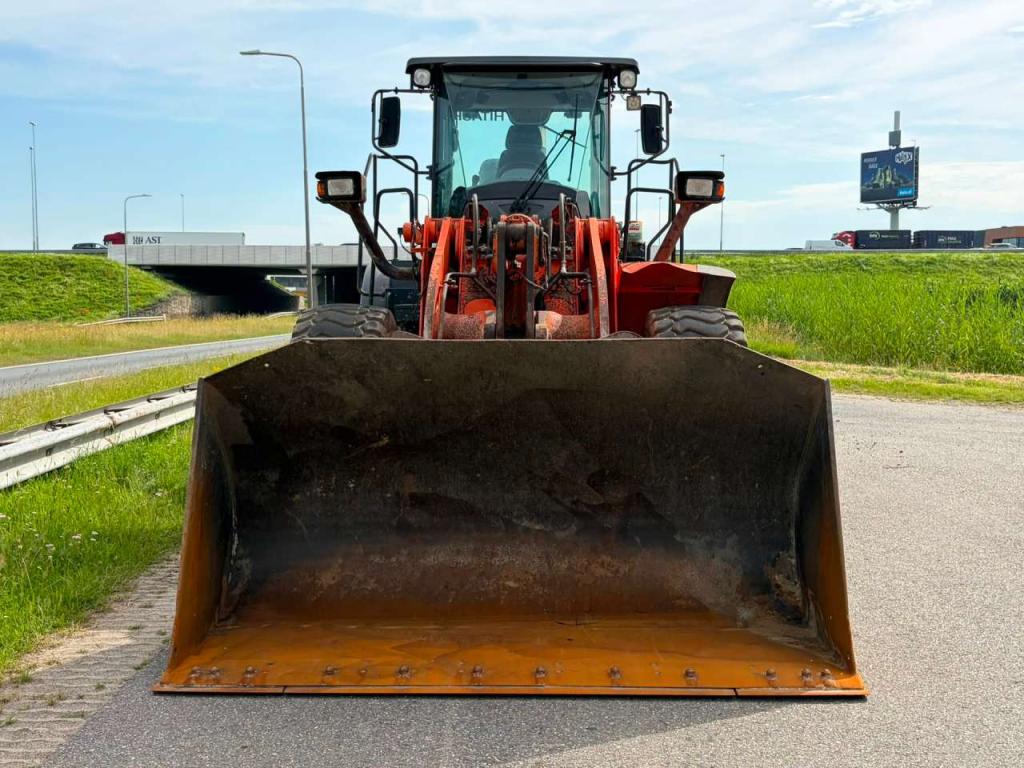 Hitachi ZW220-5B Photo 8