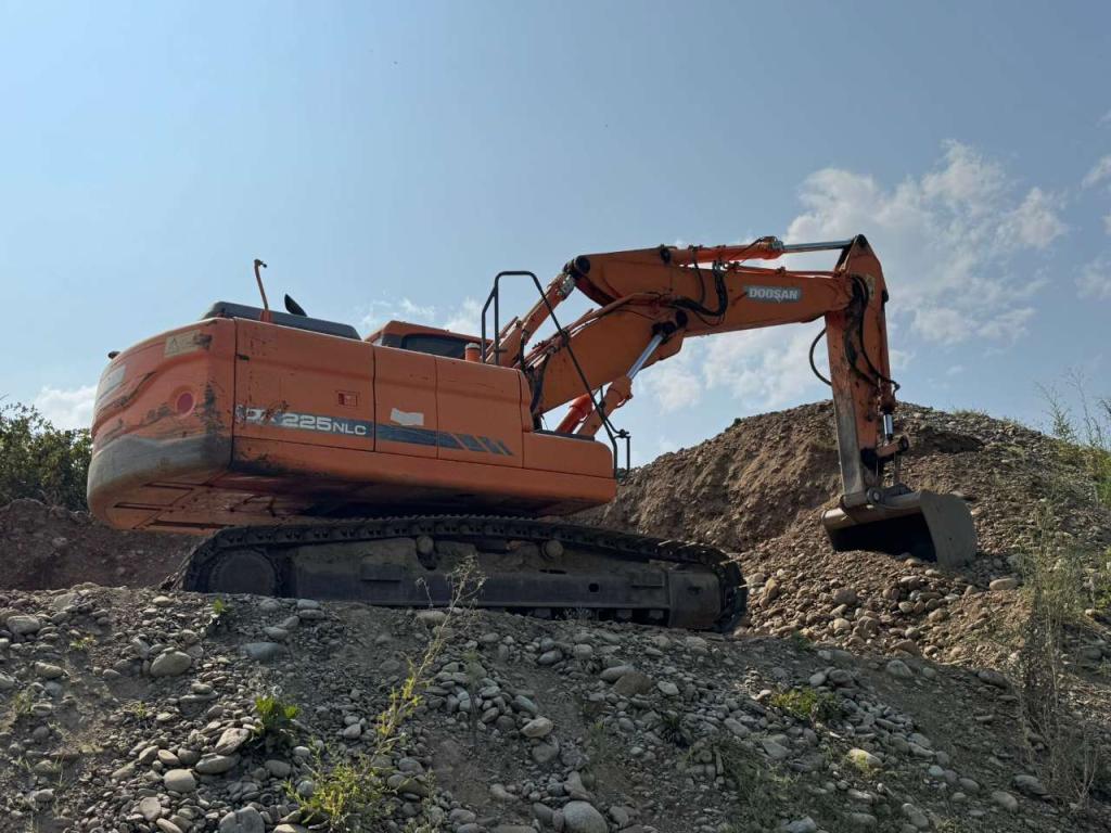 Doosan DX225NLC Photo 2