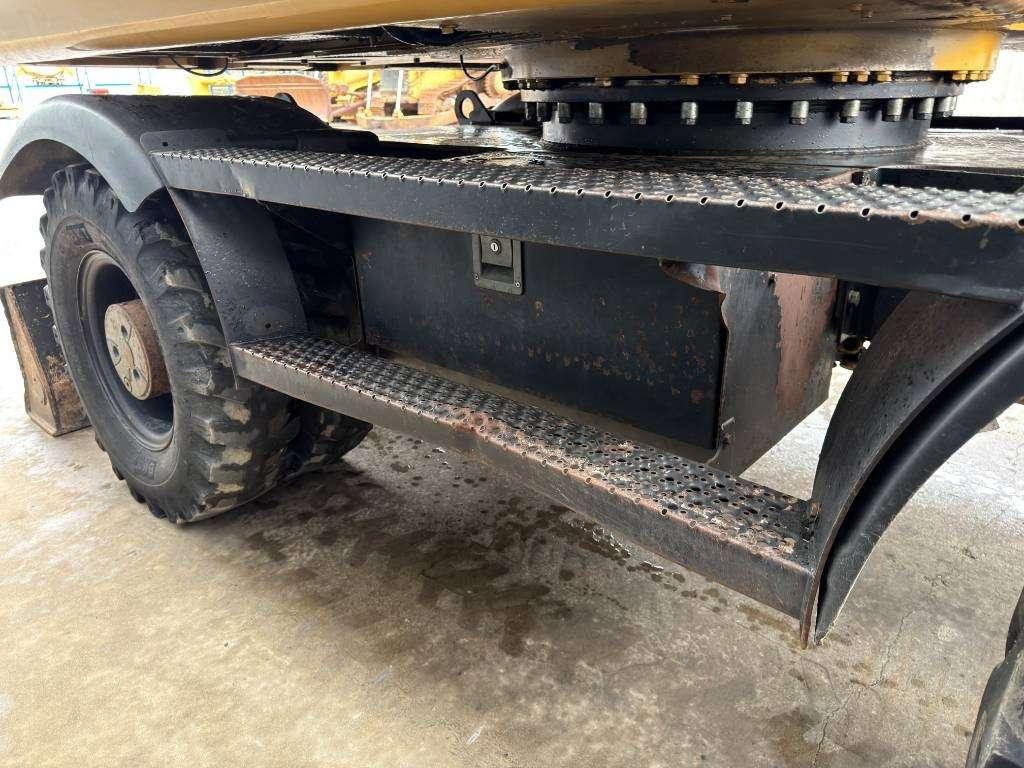Caterpillar M316D Photo 17