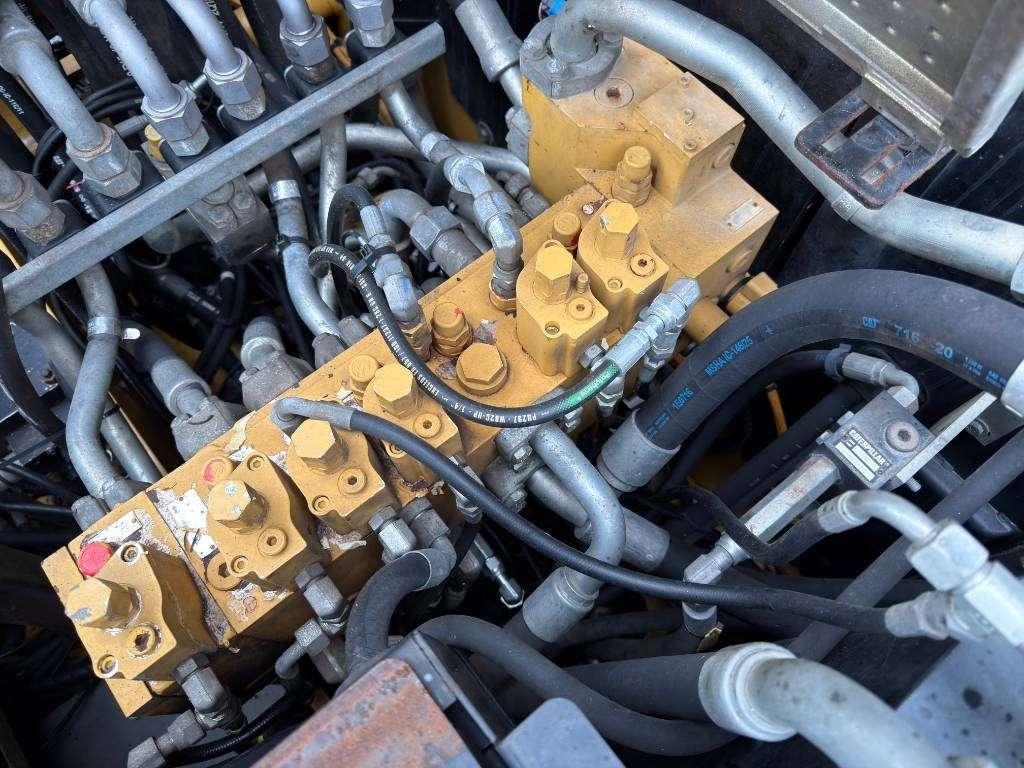 Caterpillar M316D Photo 24