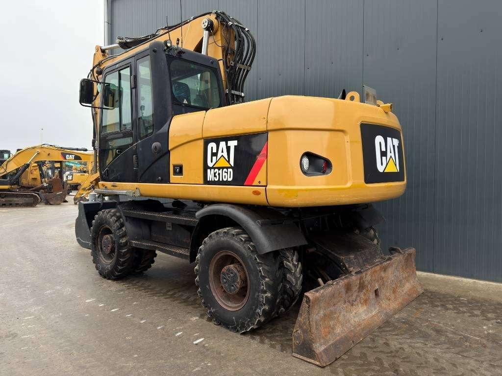 Caterpillar M316D Photo 3