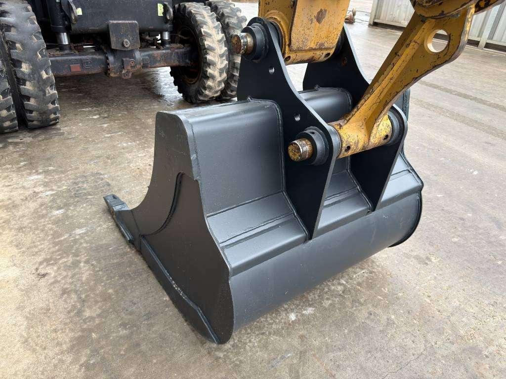 Caterpillar M316D Photo 9