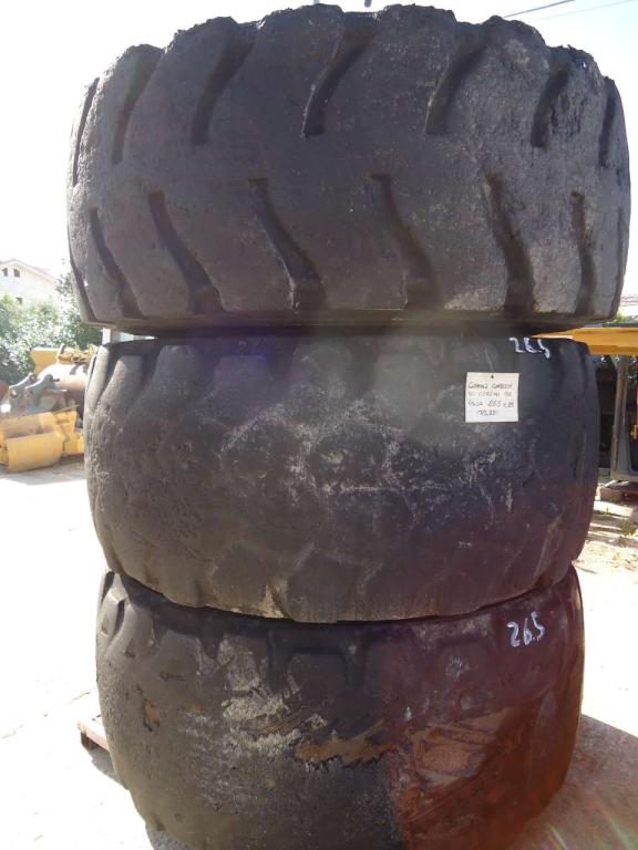 Pneu pour Fiat Hitachi FR220 Photo 1