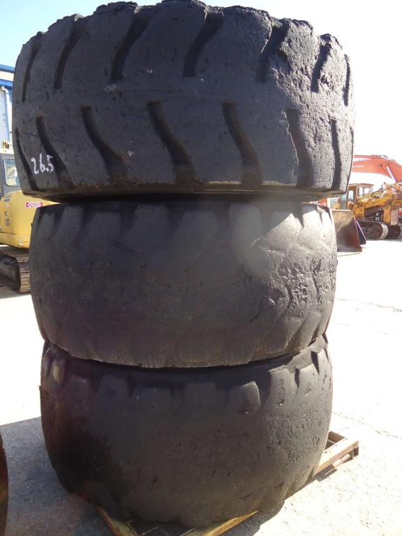 Pneu pour Fiat Hitachi FR220 Photo 2