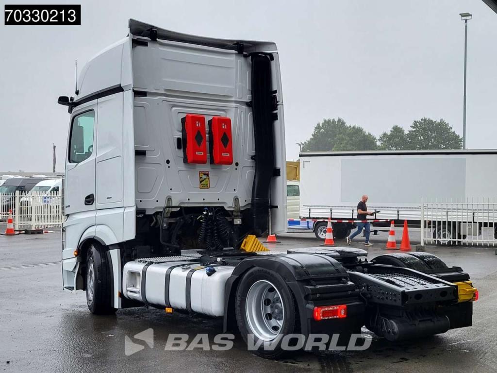 Mercedes-Benz Actros 1848 Actros 4X2 GigaSpace Mega 2x Tanks Navi ACC Photo 2