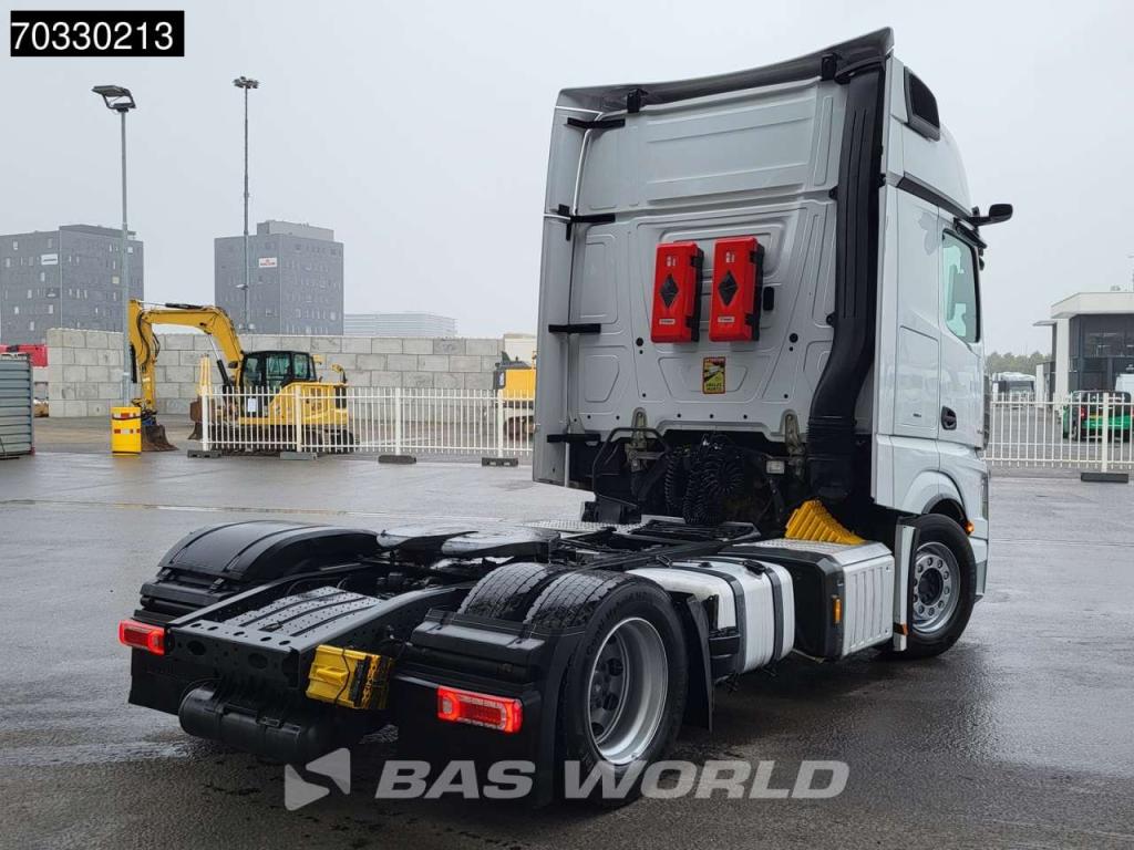 Mercedes-Benz Actros 1848 Actros 4X2 GigaSpace Mega 2x Tanks Navi ACC Photo 9