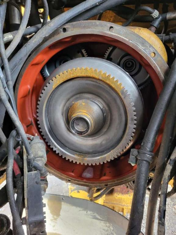 Volvo hydraulic transmission VOE22547 for Volvo L110E Photo 1
