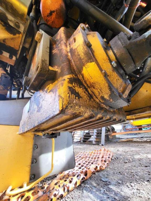 Volvo hydraulic transmission VOE22547 for Volvo L110E Photo 7