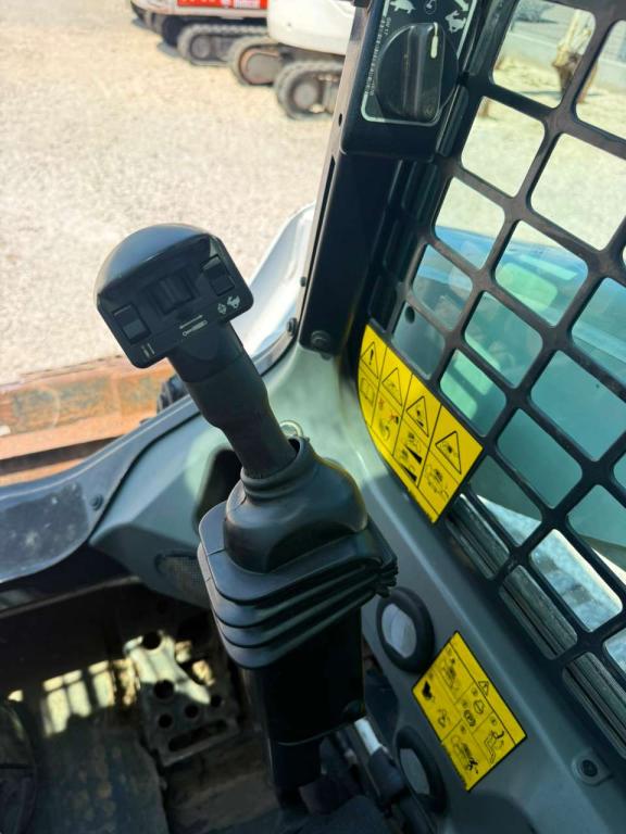 Bobcat T770 Photo 10