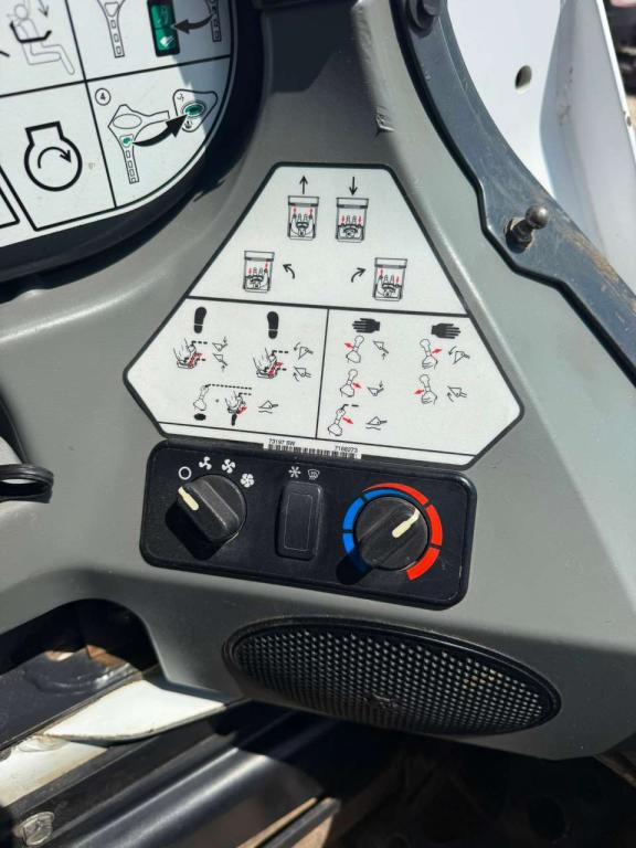 Bobcat T770 Photo 11