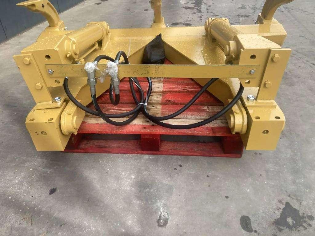 Caterpillar D5N Ripper Photo 4