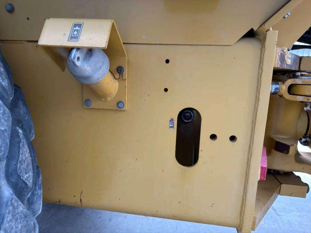 Caterpillar CS563E Photo 19