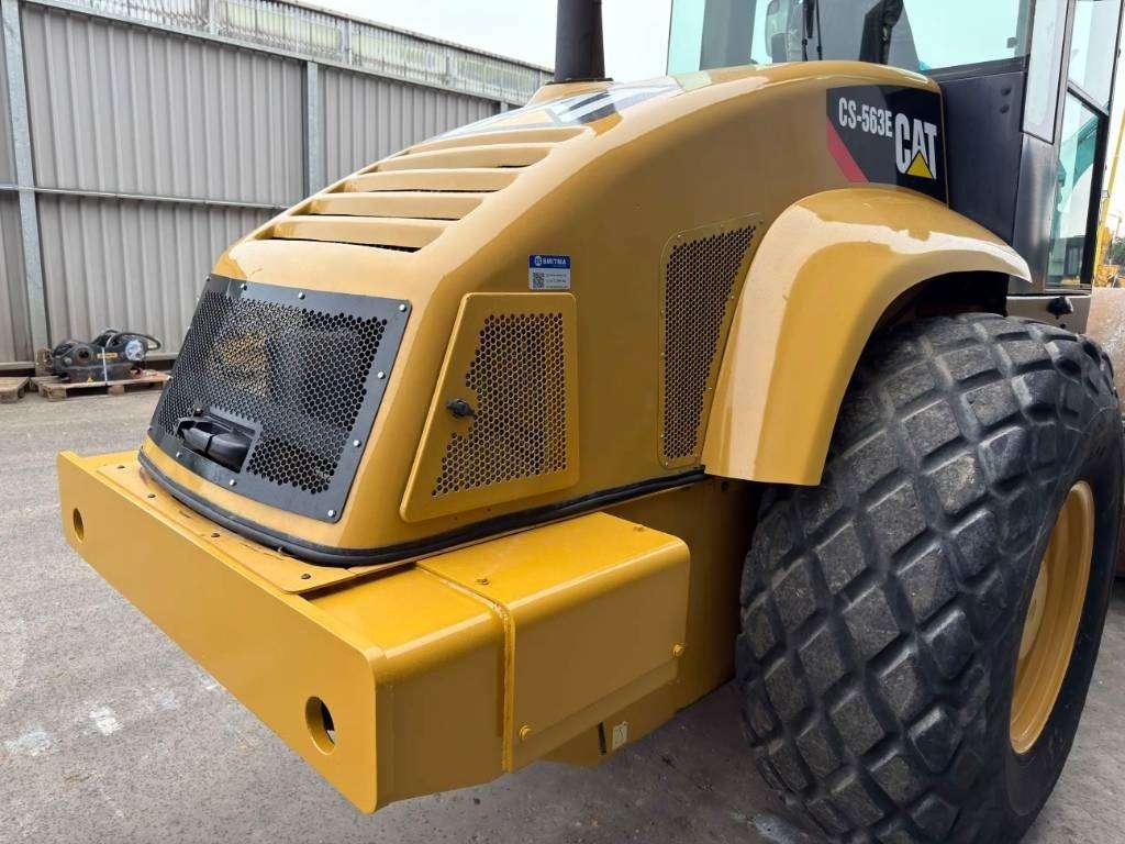 Caterpillar CS563E Photo 9