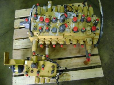 Distributeur hydraulique pour Caterpillar 312 B en vente par PRV Ricambi Srl