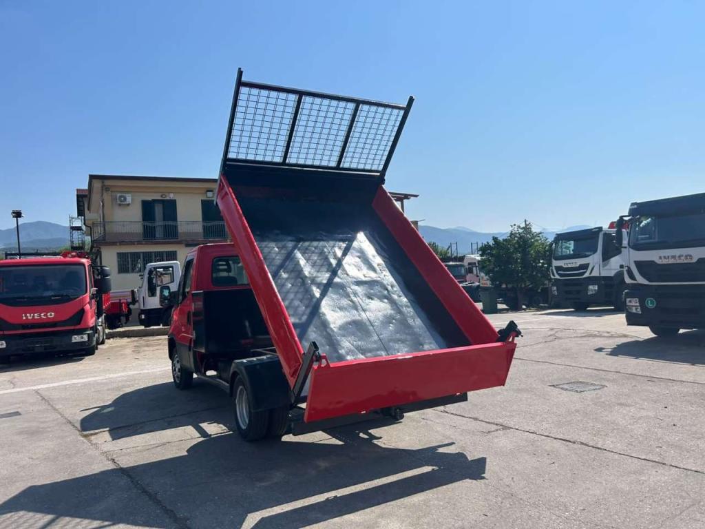 Iveco DAILY 35-130 Photo 23