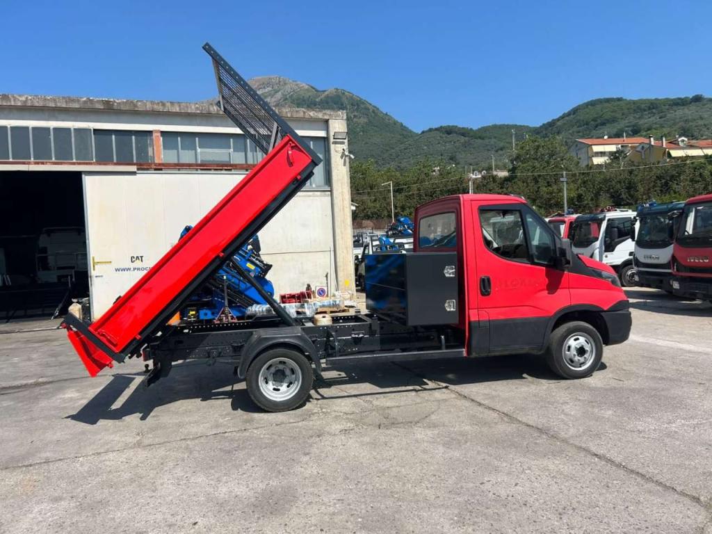 Iveco DAILY 35-130 Photo 30